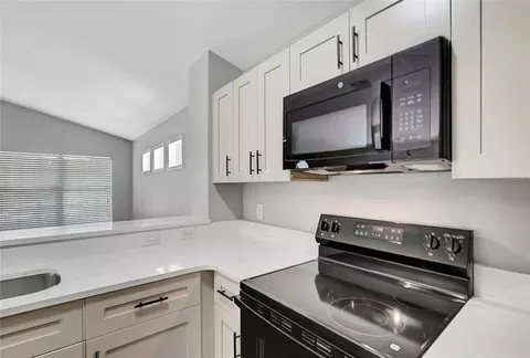 Kitchen - 4804 Forest Creek Trl, Parrish, FL 34219 photo 4 of 5