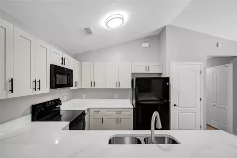 Kitchen - 4804 Forest Creek Trl, Parrish, FL 34219 photo 2 of 5