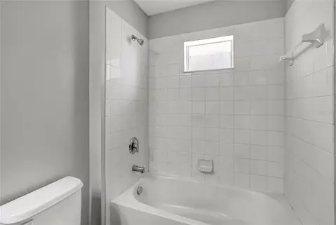 Bath - 4804 Forest Creek Trl, Parrish, FL 34219 photo 2 of 5