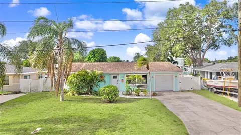 9472 Treasure Ln NE, Saint Petersburg, FL 33702