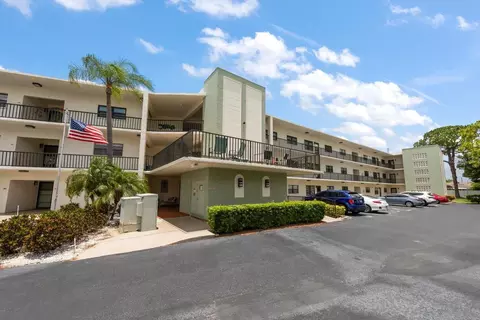 5980 Terrace Park Dr N #310, Saint Petersburg, FL 33709
