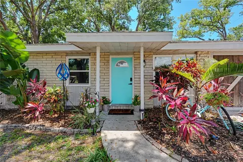 11208 Duncan St, Seminole, FL 33772