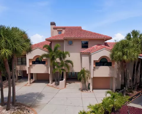 2869 Seabreeze Dr S, Saint Petersburg, FL 33707