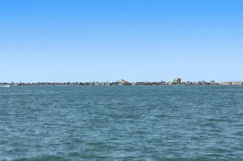 2869 Seabreeze Dr S, Gulfport, FL 33707