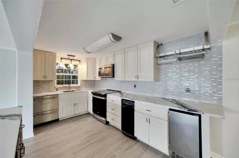 Kitchen - 9307 River Cove Dr, Riverview, FL 33578 photo 7 of 9