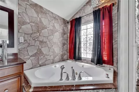 Bath - 9307 River Cove Dr, Riverview, FL 33578 photo 6 of 6