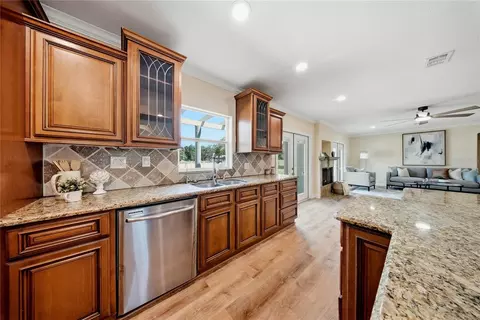 Kitchen - 13112 Balm Boyette Rd, Riverview, FL 33579 photo 4 of 7