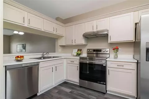 Kitchen - 2439 Lake Woodberry Cir, Brandon, FL 33510 photo 3 of 5