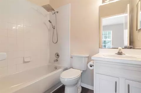Bath - 2439 Lake Woodberry Cir, Brandon, FL 33510 photo 2 of 3