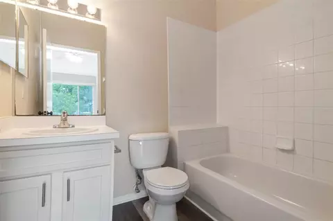 Bath - 2439 Lake Woodberry Cir, Brandon, FL 33510 photo 3 of 3