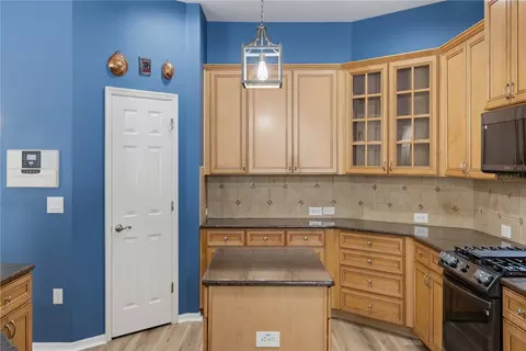 Kitchen - 11704 Newberry Grove Loop, Riverview, FL 33579 photo 7 of 9