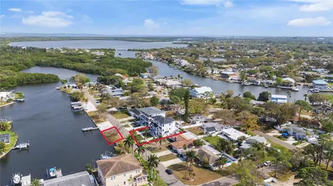 220 90th Ave NE, Saint Petersburg, FL 33702