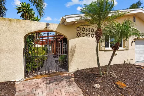 10472 Orange Blossom Ln, Seminole, FL 33772