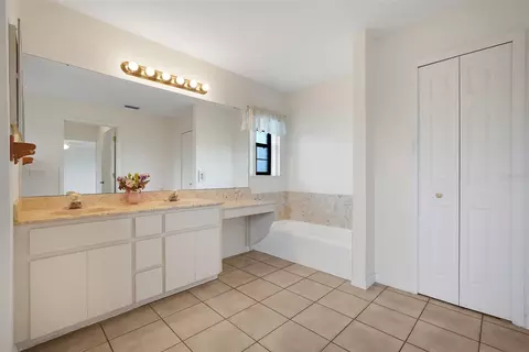Bath - 36343 Calhoun Rd, Eustis, FL 32736 photo 2 of 3
