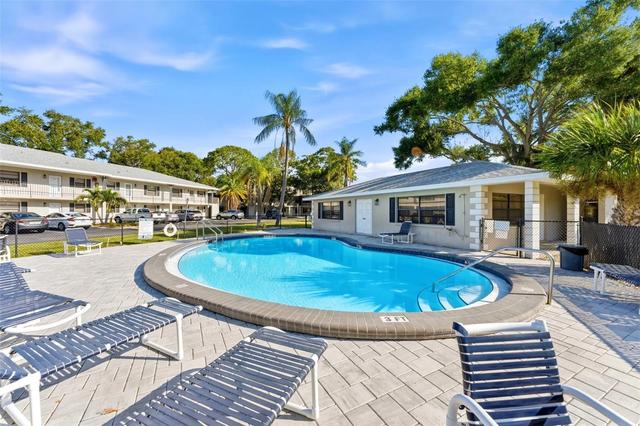 101 Lake Ave NE #215, Largo, FL 33771