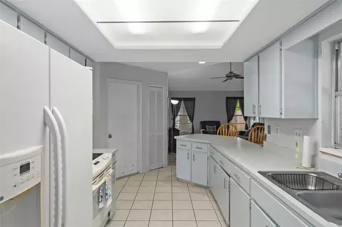 Entry Way - 14058 Sullivan St, Spring Hill, FL 34609 photo 2 of 3