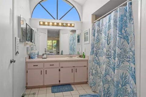 Bath - 14058 Sullivan St, Spring Hill, FL 34609 photo 1 of 2