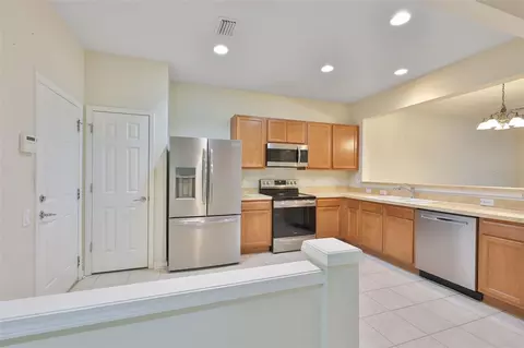 Kitchen - 10141 Post Harvest Dr, Riverview, FL 33578 photo 2 of 3