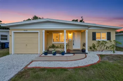 3242 Kingston St N, Saint Petersburg, FL 33713