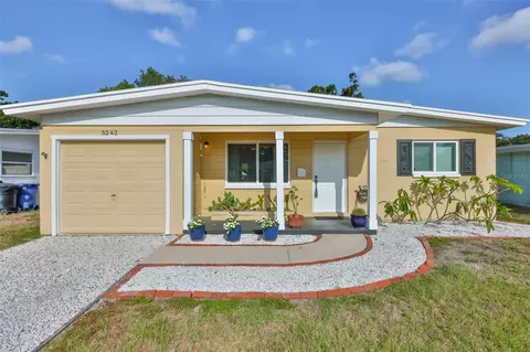 3242 Kingston St N, Saint Petersburg, FL 33713