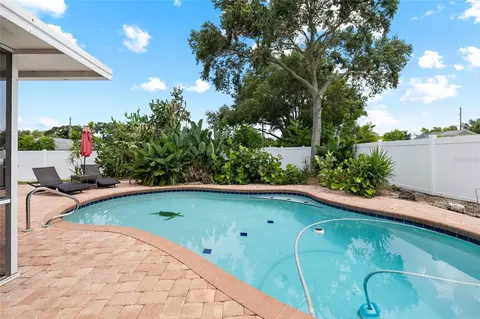 Exterior - 1070 Mccarty St, Dunedin, FL 34698 photo 7 of 13