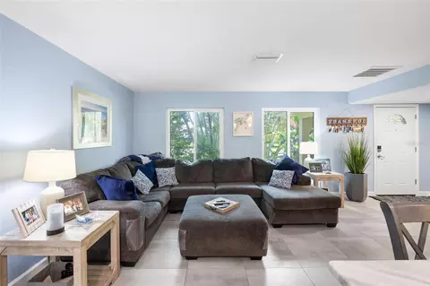 Living - 1070 Mccarty St, Dunedin, FL 34698 photo 3 of 6