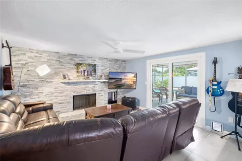 Living - 1070 Mccarty St, Dunedin, FL 34698 photo 6 of 6