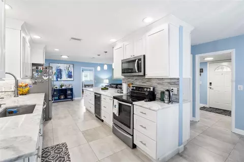 Kitchen - 1070 Mccarty St, Dunedin, FL 34698 photo 6 of 8