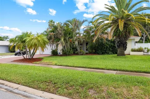 Exterior - 1070 Mccarty St, Dunedin, FL 34698 photo 2 of 13