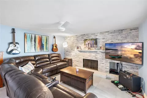 Living - 1070 Mccarty St, Dunedin, FL 34698 photo 5 of 6
