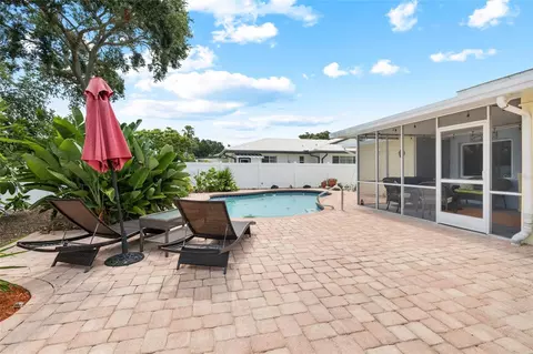 Exterior - 1070 Mccarty St, Dunedin, FL 34698 photo 9 of 13