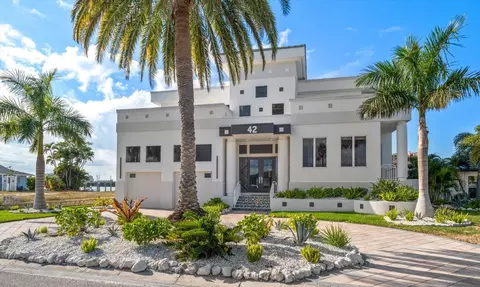 42 Midway Is, Clearwater Beach, FL 33767