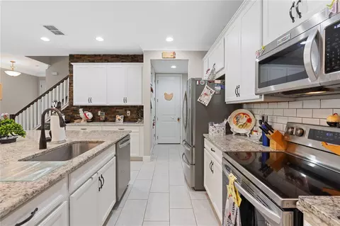 Kitchen - 10316 Holstein Edge Pl, Riverview, FL 33569 photo 3 of 4