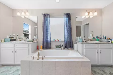 Bath - 10316 Holstein Edge Pl, Riverview, FL 33569 photo 2 of 5