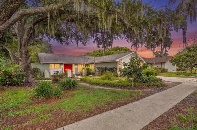 1013 Black Knight Dr, Valrico, FL 33594