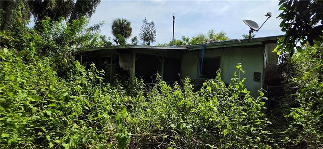 186 Crescent Lake Dr, North Fort Myers, FL 33917