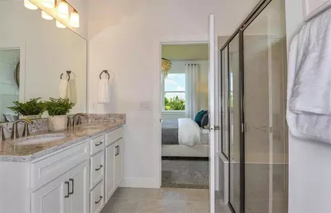 Bath - 4463 SW 82nd Loop, Ocala, FL 34476 photo 1 of 2