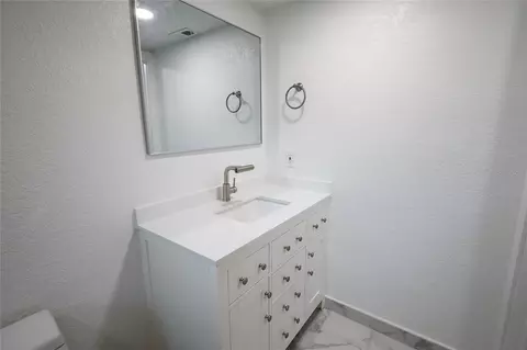 Bath - 6427 A L Campbell Ln, Seffner, FL 33584 photo 2 of 4
