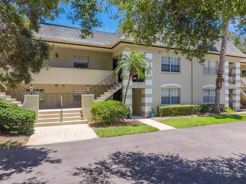 68 Country Club Dr, Largo, FL 33771