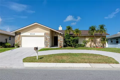 8046 Bayhaven Dr, Seminole, FL 33776