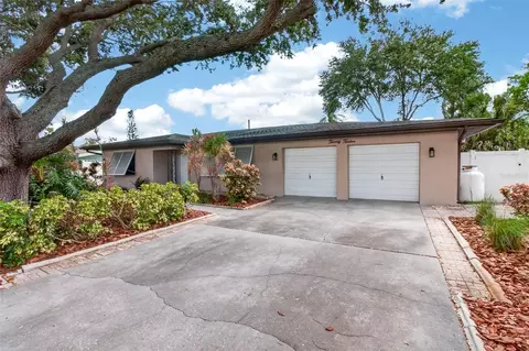 2012 Ripon Dr, Clearwater, FL 33764 photo 2