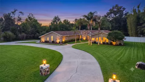 7487 River Country Dr, Weeki Wachee, FL 34607
