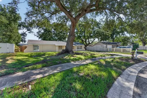 Exterior - 522 Highview Cir N, Brandon, FL 33510 photo 7 of 18