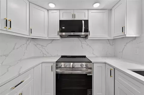 Kitchen - 522 Highview Cir N, Brandon, FL 33510 photo 1 of 5