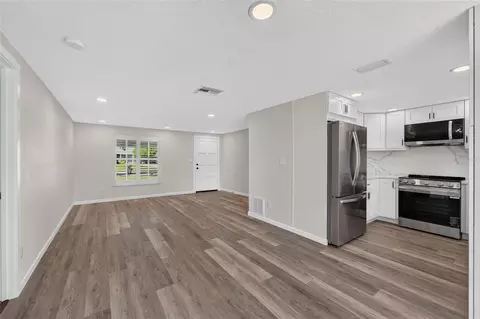 Living - 522 Highview Cir N, Brandon, FL 33510 photo 6 of 7