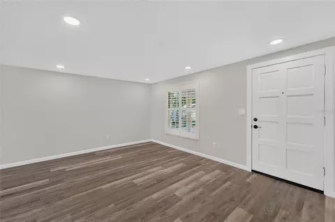 Living - 522 Highview Cir N, Brandon, FL 33510 photo 1 of 7