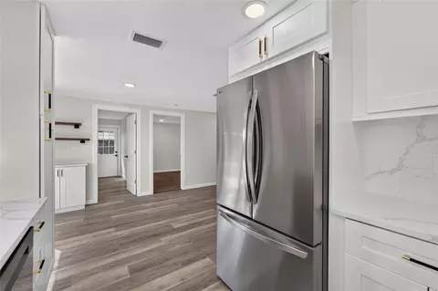 Entry Way - 522 Highview Cir N, Brandon, FL 33510 photo 2 of 5