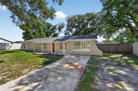 Exterior - 522 Highview Cir N, Brandon, FL 33510 photo 2 of 18