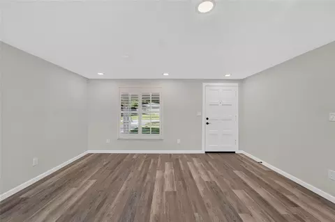 Living - 522 Highview Cir N, Brandon, FL 33510 photo 2 of 7