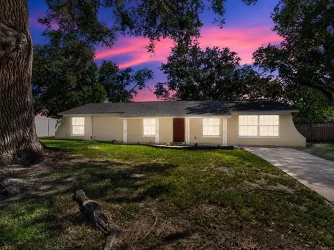 Exterior - 522 Highview Cir N, Brandon, FL 33510 photo 3 of 18